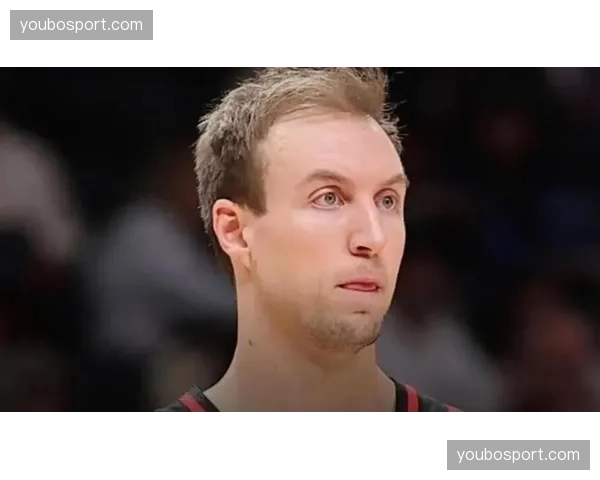 湖人新援肯纳德三月表现起伏，高效奇兵与得分荒交替出现